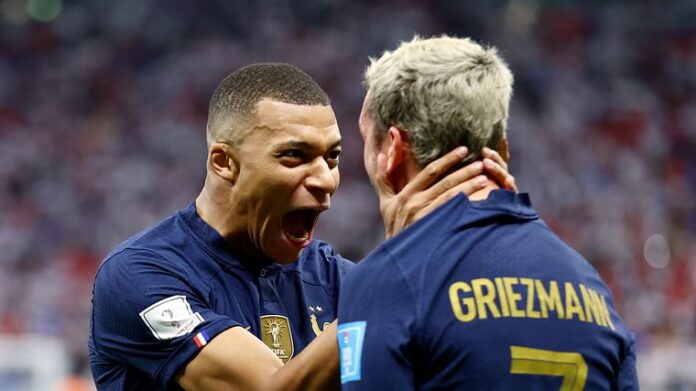 prothomalo-bangla_2022-12_78f71aa3-3d72-4b4c-a185-43caed6ef5ed_2022_12_10T205110Z_567871565_UP1EICA1LX8FL_RTRMADP_3_SOCCER_WORLDCUP_ENG_FRA_REPORT