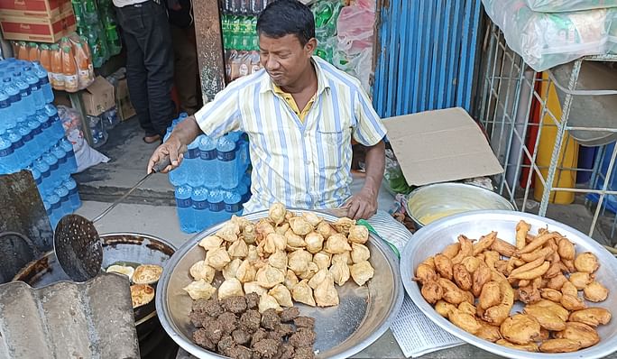 prothomalo-bangla_2022-12_8e633fd6-c8f3-4fdc-a182-be795e3c6e5d_Pabna_DH0607_20221212_Bera_Hotel__5_