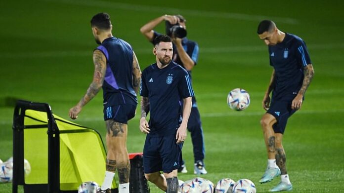 prothomalo-bangla_2022-12_9b6a1e20-8009-4225-91ad-1d9e55ab6e84_2022_12_08T163422Z_209439675_UP1EIC81A1777_RTRMADP_3_SOCCER_WORLDCUP_NLD_ARG_PREVIEW