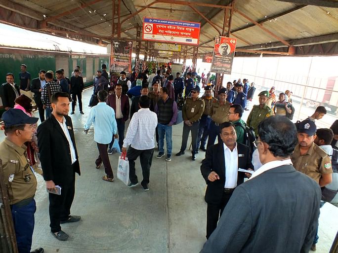 prothomalo-bangla_2022-12_c5af30db-edb7-4b29-9453-e4c13e0f47ad_Pabna_DH0606_20221202_Pabna_Traina__2_