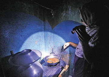 prothomalo-bangla_2023-04_cd1402e9-4939-483d-9498-133ec9d46a45_loadshedding_prothomalo