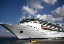 ইসরায়েলি বন্দর ছাড়ল আমেরিকানদের বহনকারী প্রমোদতরি